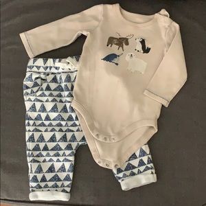 Gymboree bodysuit and sweatpants set 3-6 months